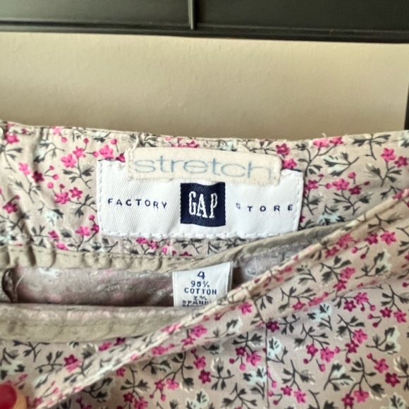 Gap floral pencil skirt with slits on each side! - Picture 3 of 3